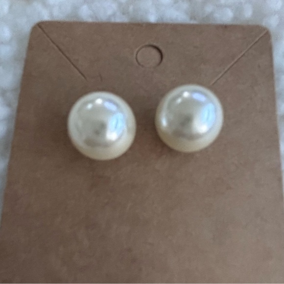 Elegant Cream Pearl Stud Earrings - Picture 1 of 1
